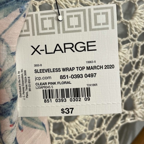 🌻Pastel Pink Floral Wrap Top - Picture 10 of 13